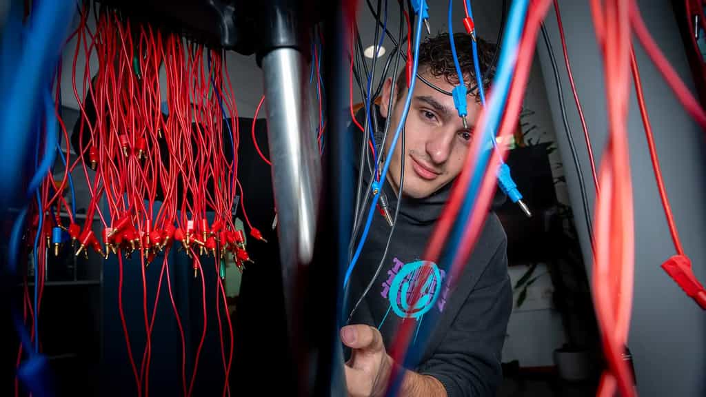 Live-Elektroniikka-asentaja