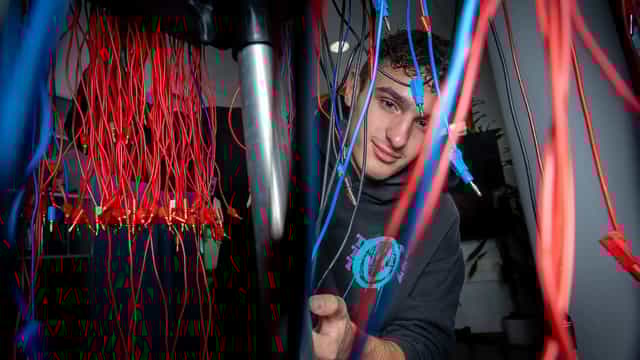 Live-Elektroniikka-asentaja
