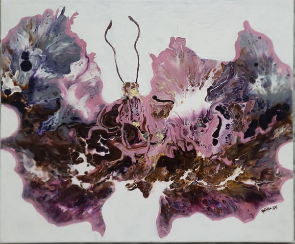 Kuvassa teos: Natalia Tong- Ochoa "Fly Fly Butterfly" 2024. Akryyli kankaalle: 50 x 61 cm
