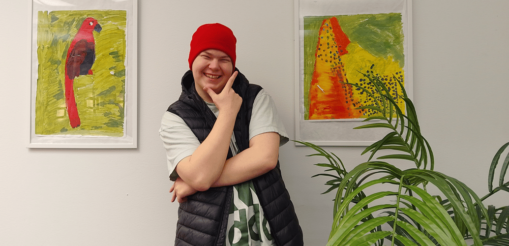 Kuvassa Ammattiopisto Liven merkonomiopiskelija Luka