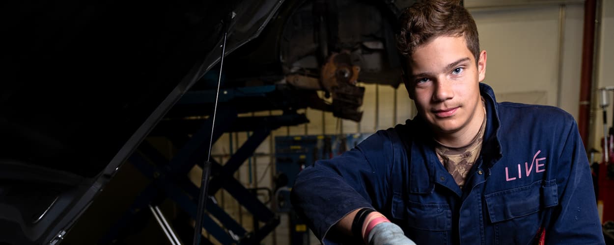 Kuvassa Ammattiopisto Liven opiskelija featured-image